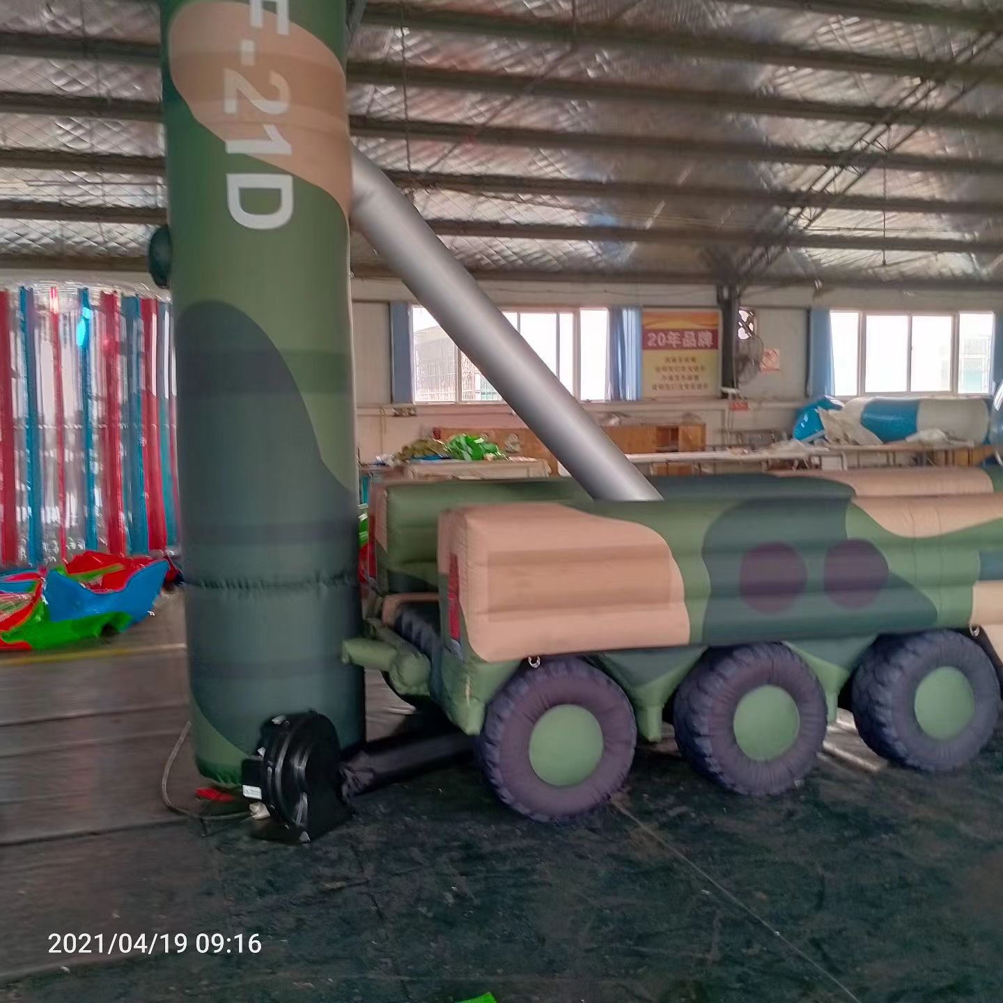 假目标,军事演习中的充气目标车辆：模拟发射车雷达车坦克飞机